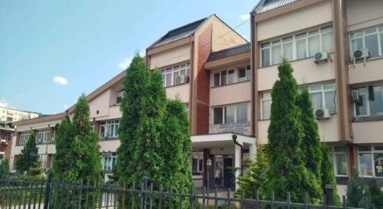 Detaje të reja nga tragjedia në Prizren: I dyshuari po merr trajtim në spitalin atje, ia shkakoi vetës tri plagë