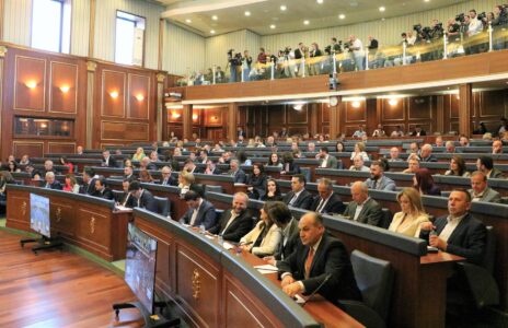 “Seancat të mbahen një herë në javë”, “Shkelje e Rregullores”, krejt çka ndodhi dje në Kuvend