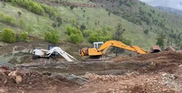 Ende asnjë shpresë, vazhdojnë kërkimet për 29-vjeçarin që u zu poshtë nga rëra te “Qafa e Burrelit”