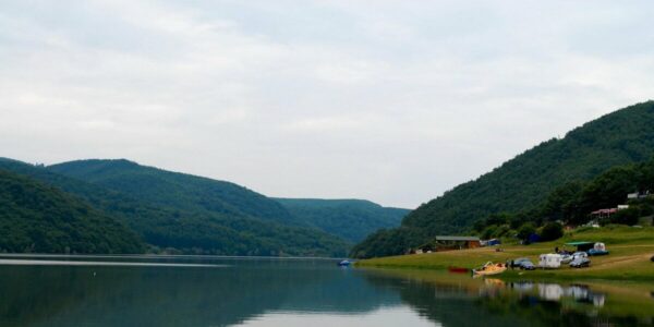 Gjendet pa shenja jete një grua në Liqenin e Batllavës