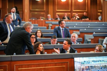 LDK i reagon sërish VV’së: Po silleni si hipokritë, bllokues, propagandues dhe plotësisht të papërgjegjshëm