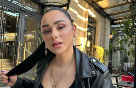 Një selfie, katër fjalë – Çka po paralajmëron Egli?