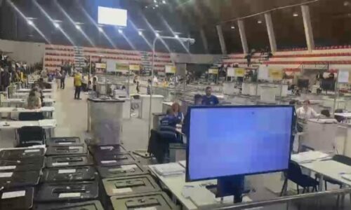 Zgjedhjet në Shqipëri/ Numërohen mbi 10 mijë zarfe nga diaspora, socialistët marrin 55.8% të votave