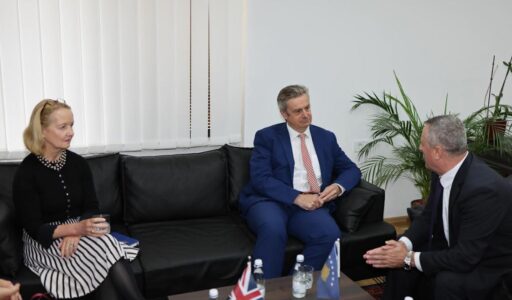 Isufaj i Prokurorisë Speciale takohet me ambasadorin Hargreaves, flasin për ngritjen e kapaciteteve të hetimeve