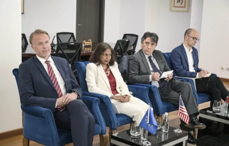 ZKM-ja tha pak për takimin, por ambasadorët e QUINT-it tregojnë se si ia hapën sytë Kurtit për formimin e qeverisë së re