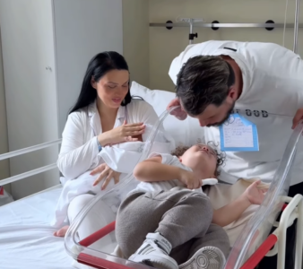 Einxhel Shkira sjell në jetë djalin e dytë (VIDEO)