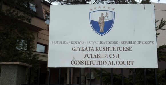 Vendimi i Kushtetueses: Njihet e drejta e pensionit për punëtorët e larguar gjatë viteve ‘89-‘99