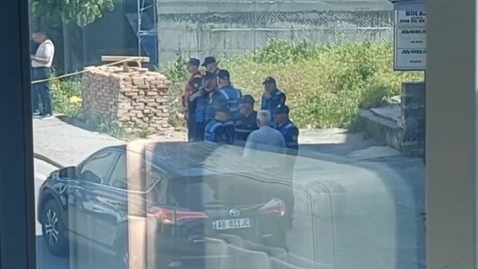 Të shtëna me armë zjarri në Laç, raportohet për disa të plagosur