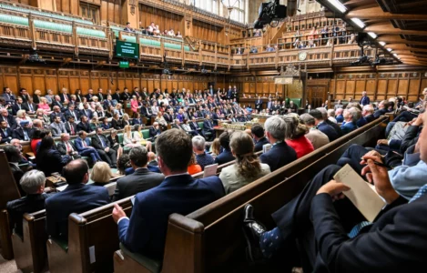 Deputetët britanikë kërkojnë sanksione ndaj Vuçiqit, pasi vizitës së tij në Moskë