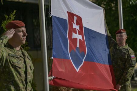 Ceremonia e pritjes në KFOR: Sllovakia kontribuon me trupa për sigurinë në Kosovë