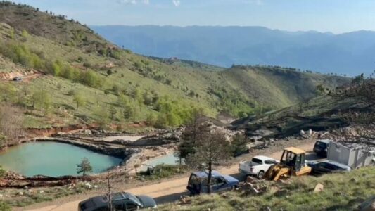 Shembet masivi i kromit në Burrel, zë poshtë punëtorin