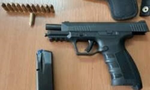 24-vjeçarit në Ferizaj i gjendet një armë zjarri pas kontrollit trupor nga policia