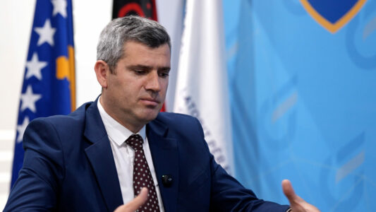 Gjykata Komerciale pezulloi vendimin e ZRRE-së për liberalizimin e tregut të energjisë elektrike, Fejzullahu thotë se do të ankohet