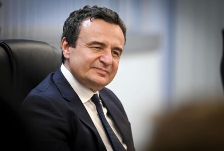 Pak orë pas dështimit të sërishëm në Kuvend, Kurti ia bën një përmbledhje arrestimeve për spinuazh, lavdëron AKI-në, Policinë e Prokurorinë