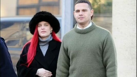 Blake Lively vishet në e tëra në të bardha, rrezaton bukuri