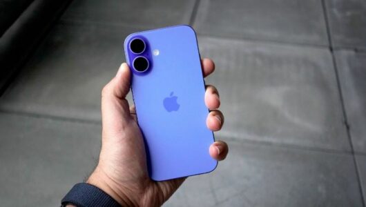 Apple po punon në tri ‘ridizajnime të mëdha’ të iPhone dhe ‘më i madhi’ do të ndodhë më 2027?