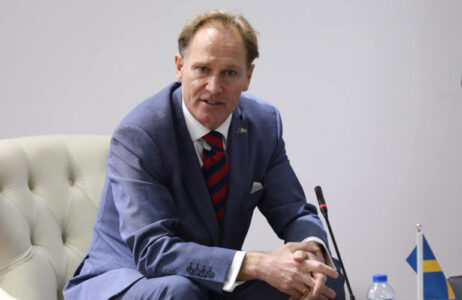 Kriza politike, ambasadori suedez: VV duhet të bëjë komprimis dhe të formojë aleanca me partitë tjera politike