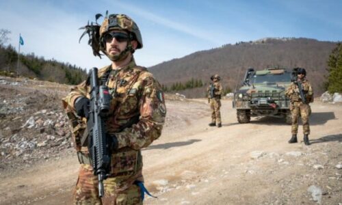 Ushtarët italianë të KFOR-it patrullojnë në jug të Kosovës