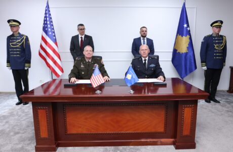 Kosova dhe Komanda Evropiane e SHBA-së nënshkruajnë marrëveshje për bashkëpunim në siguri e komunikim