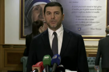 Krasniqi: VV nuk është e interesuar të zhbllokojë situatën, i bëjë thirrje Kurtit ta ndërroj kandidatin