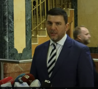 Krasniqi pas dështimit të seancës: Albulena Haxhiu nuk kalon, pikë