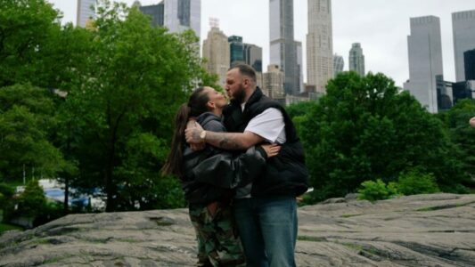 “Duke shijuar çdo çast”, Mozzik dhe Lotina ndajnë me fansat momente nga vizita e tyre në New York