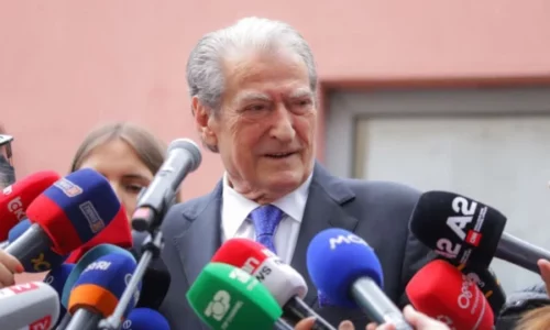 U paraqit në SPAK, Berisha lexon shënimin që i la kreut të SPAK