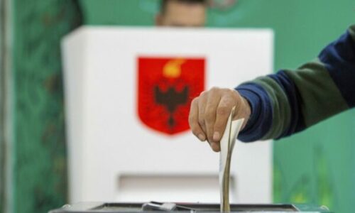 DW: Më 11 maj zgjedhjet në Shqipëri, në garë 2.046 kandidatë për 140 vende në Parlament – Për herë të parë voton edhe diaspora