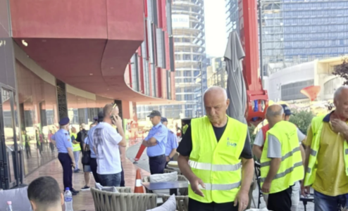 Tirana përgatitet për sfidën me Serbinë, nis çmontimi i bizneseve në zonën e stadiumit “Arena Kombëtare”