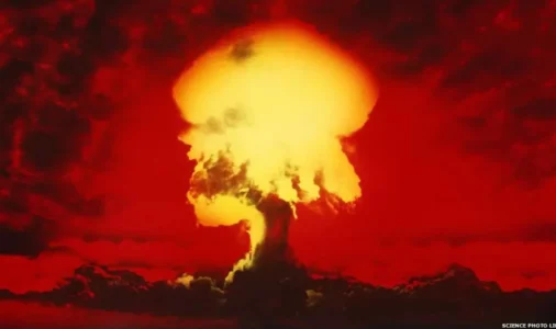 Astrofizikani shqiptar i tregon efektet e bombës atomike, prej kur lëshohet deri te shkatërrimi