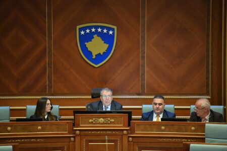 Deputetët mblidhen sërish për seancën konstituive