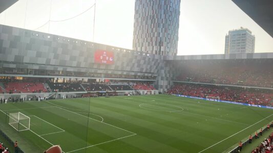 “Mora fjalë” rikthehet në stadiumin “Air Albania” (Video)
