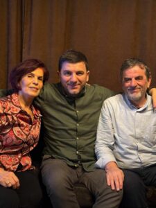 Memli Krasniqi rizgjidhet kryetar i PDK-së, ky është urimi prekës i prindërve të tij