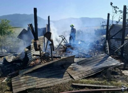 Digjet një depo në Rogovë të Hasit, s’ka të lënduar