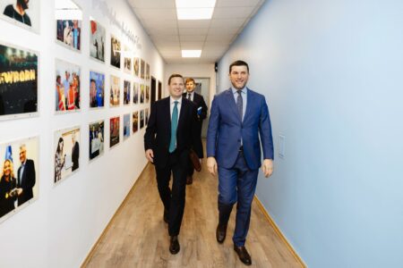 Krasniqi pret në takim Mathisen: PDK mbetet partner i besueshëm në rrugën euroatlantike të Kosovës