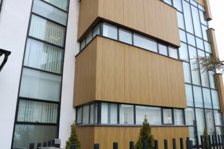 Aktakuzë ndaj një personi, dyshohet se pa diplomë e ushtroi mbi 8 vjet profesionin e mjekut në dy ordinanca në Ferizaj