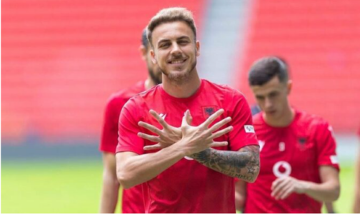 Taulant Seferi në mbështetje të bashkëlojtarëve tek Shqipëria: Gjithmonë me ty dhe për ty