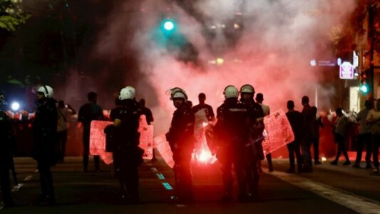 Incidente në përfundim të protestës së studentëve në Beograd – detaje dhe pamje
