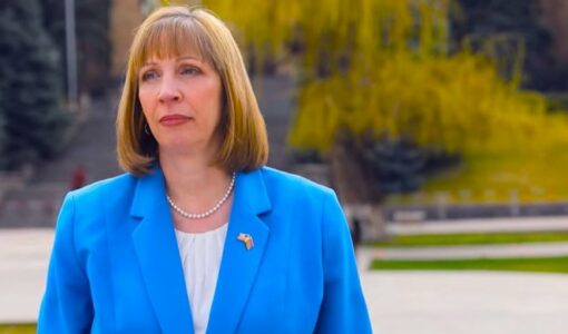 Ambasadorja amerikane largohet nga Moska