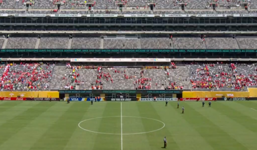 Ndërprehet ndeshja e Kupës së Botës për Klube, tifozëve iu kërkohet të largohen nga stadiumi