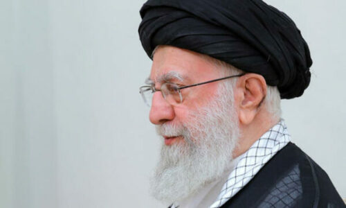 CNN: Udhëheqësi suprem i Iranit po përballet me sfidën më të rëndë, i kanë mbetur pak opsione