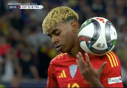 YAMAAAAAAL! Super ylli fiton penalltinë dhe më pas shënon ndaj Francës