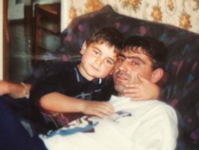 Fadil Vokrri kujtohet me fotografi të rralla dhe plot emocion nga djali i tij