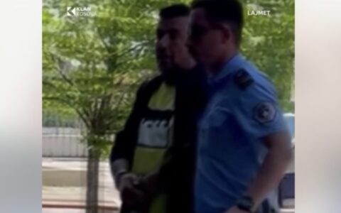Publikohen pamjet e Shemsi Bahtirit duke u futur në gjykatë që u suspendua nga VV’ja pasi u arrestua për trafikim droge