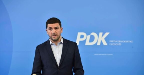 Krasniqi: Nuk e votojmë asnjë kandidat për Kryetar të Kuvendit që ka qenë pjesë e qeverisjes së kaluar, Kosova nuk mund të ecë përpara me ata që e kthyen mbrapa
