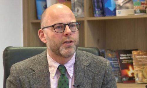 Toby Vogel për bllokadën në Kuvend: Partitë ta zgjidhin vetë situatën, ndërhyrja nga jashtë s’do të ishte e dobishme