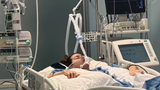 Kërkohet ndihmë për Arnisa Gashin, vuan nga një sëmundje shumë e rrallë dhe e rëndë