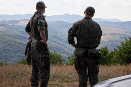 Ushtarët polakë të KFOR-it patrullojnë në veri