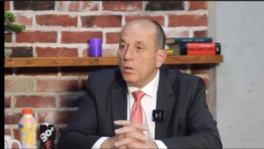 S’kema e funksionimit të mafias energjetike, pushimet e Kurtit në Greqi – Krejt çka tha Shala në Periskopi