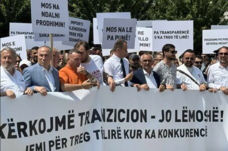 Bizneset kërcënojnë me bllokadë të rrugëve nëse ZRRE-ja nuk pezullon vendimin